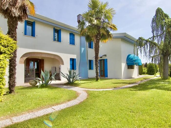 Casa con 6 locali in vendita in Castelbaldo