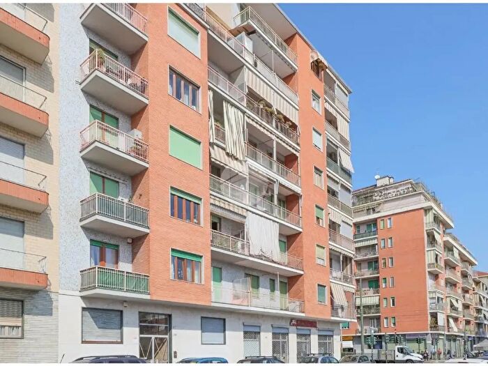 Appartamento trilocale in vendita in Via Borsi, Torino