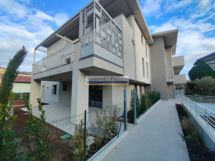 Appartamento trilocale in vendita in Via Pace, Desenzano Del Garda