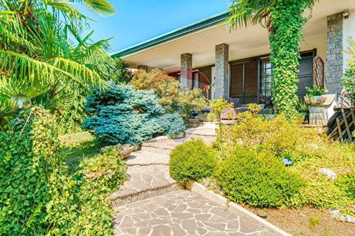 Casa con 7 locali in vendita in Via Campanella, Castellanza