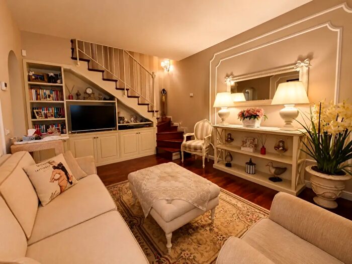 Casa con 6 locali in vendita in Montignoso