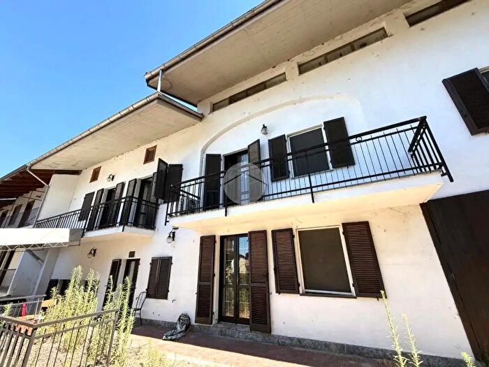 Casa con 8 locali in vendita in Via Trento, Pavone Canavese
