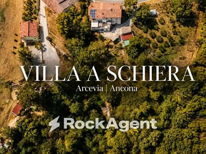 Casa con 5 locali in vendita in Via San Giovanni Battista, Arcevia