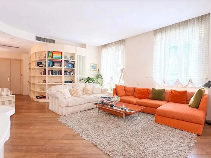 Appartamento trilocale in vendita in Via San Remo, Roma