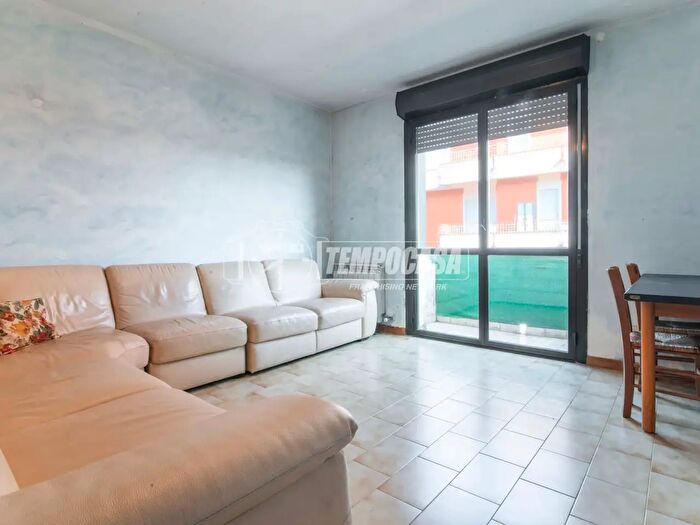 Appartamento trilocale in vendita in Via Damiano Chiesa, Marnate