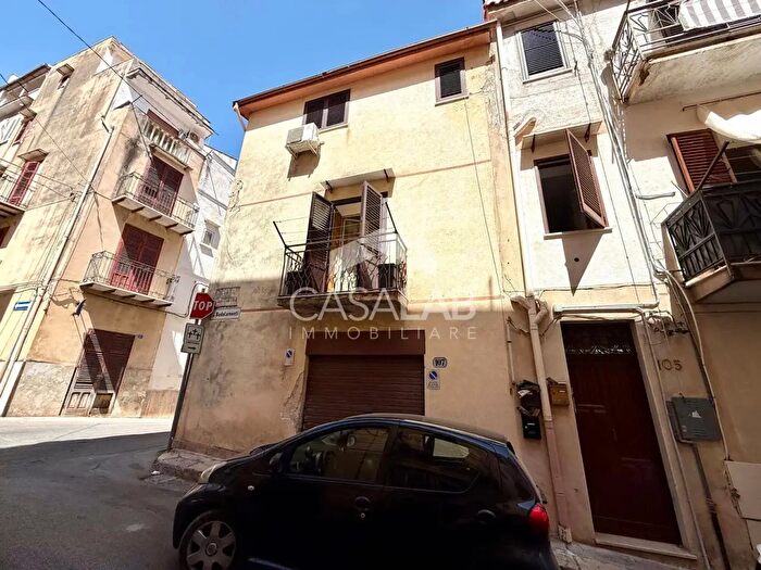 Appartamento trilocale in vendita in Via Badalamenti, Carini