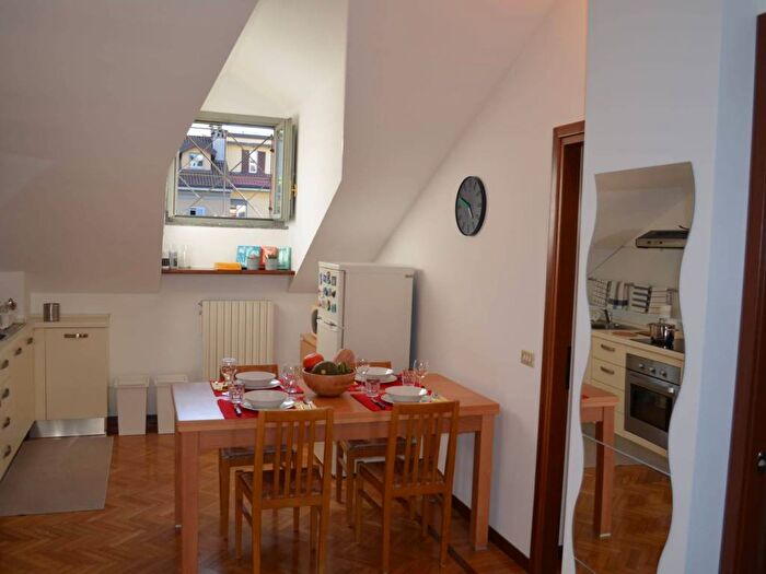 Appartamento trilocale in affitto in Via Marco Polo, Porta Nuova, Milano