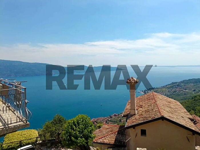 Casa con 5 locali in vendita in Gargnano