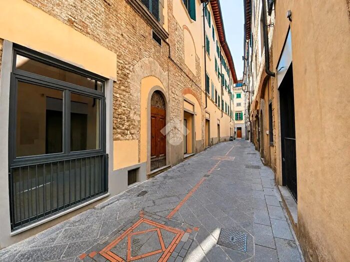 Appartamento con 5 locali in vendita in Via dei Manassei, Prato