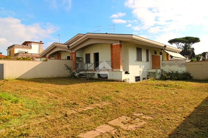 Casa bilocale in vendita in Via delle Mimose, Ardea