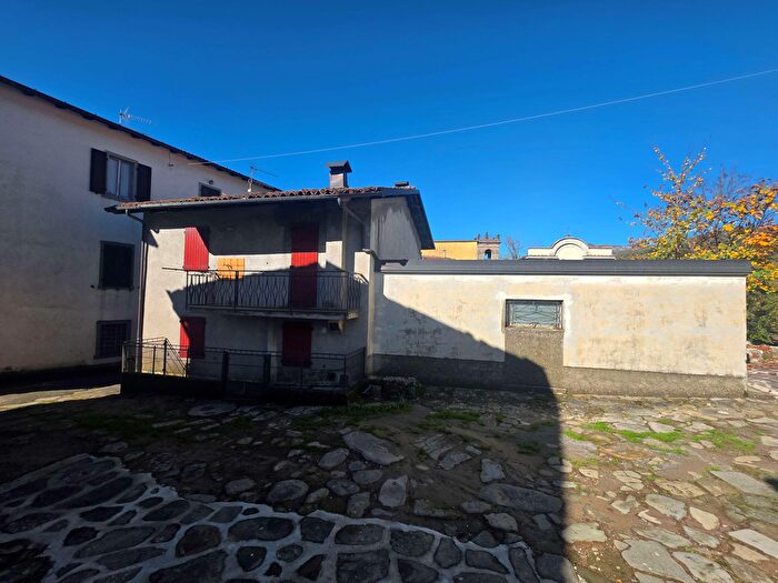Casa quadrilocale in vendita in Piazza Santa Maria, Castiglione Di Garfagnana