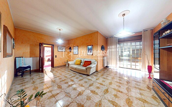 Appartamento quadrilocale in vendita in Via Circonvallazione, Lizzanello