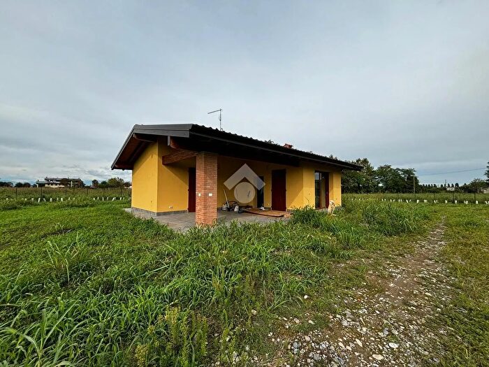 Casa bilocale in vendita in Via San Giuseppe, Romano Di Lombardia
