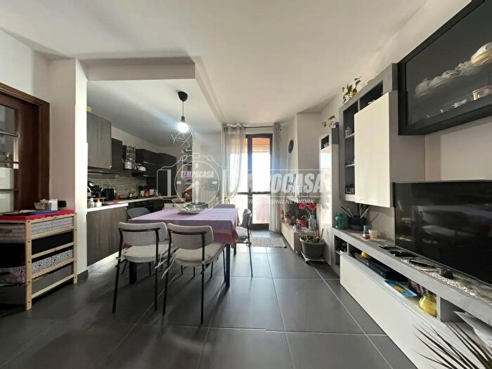 Appartamento trilocale in vendita in Via Deledda, Monza