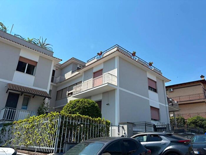 Appartamento trilocale in affitto in Via Cortale, Anagnina, Roma