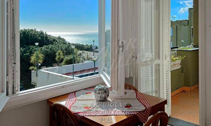 Appartamento bilocale in vendita in Via degli Oleandri, Varazze