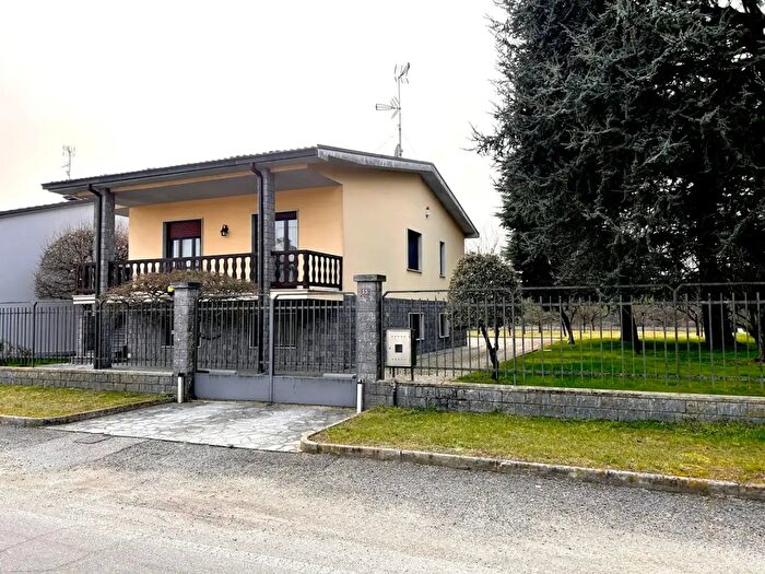 Casa trilocale in vendita in Borgo San Siro, Garlasco