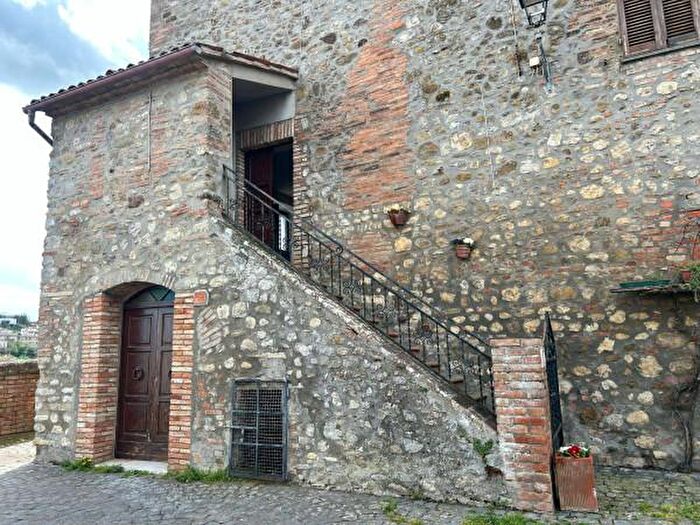 Casa quadrilocale in vendita in Ficulle