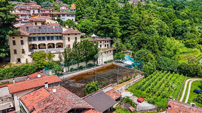 Casa con 15 locali in vendita in Via Villa, Gavardo