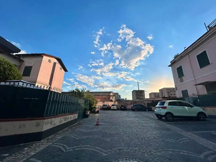 Appartamento trilocale in affitto in Via Vicinale S Maria del Pianto, Napoli