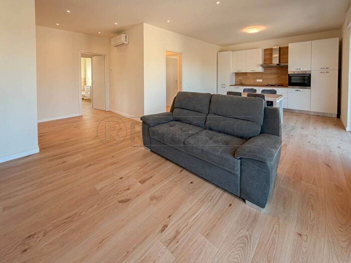 Appartamento trilocale in affitto in Viale Italia, Centro, Creazzo