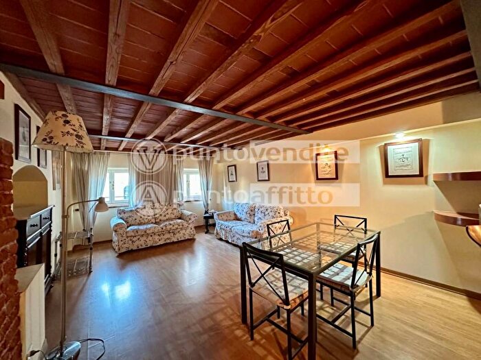 Appartamento bilocale in affitto in Via delle Trombe, Piazza Anfiteatro Torre Guinigi, Lucca
