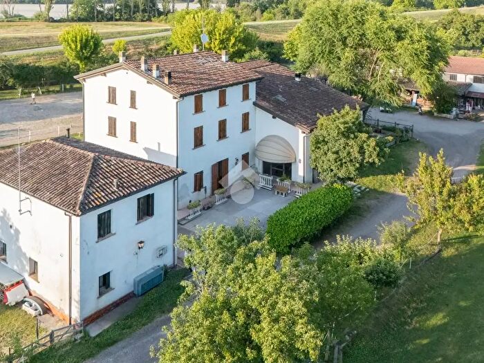Casa con 10 locali in vendita in Via Fratelli Cervi, Motteggiana