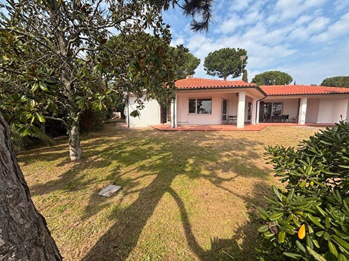 Casa con 6 locali in affitto in Via delle Querce, Villaggio Taunus, Numana