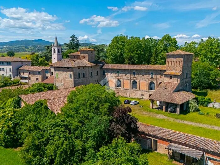 Casa con 7 locali in vendita in Via Pedemontana, Parma