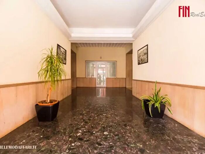 Appartamento trilocale in vendita in Via Isonzo, Genova