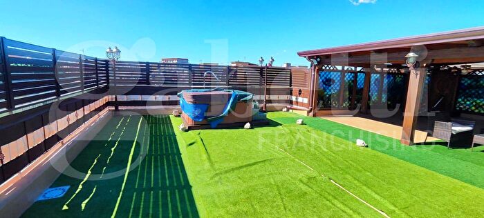 Appartamento quadrilocale in vendita in Via degli Asteroidi, Napoli