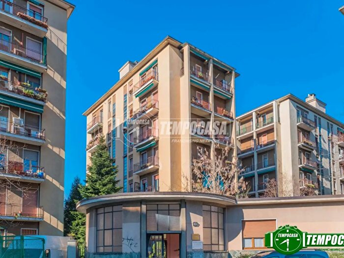 Appartamento quadrilocale in vendita in Via Valassina V, Milano