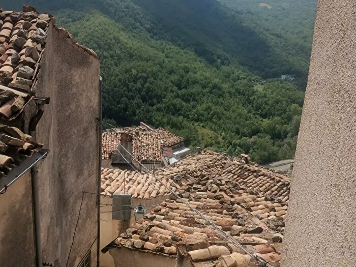 Casa bilocale in vendita in Via Rossetti, Farindola