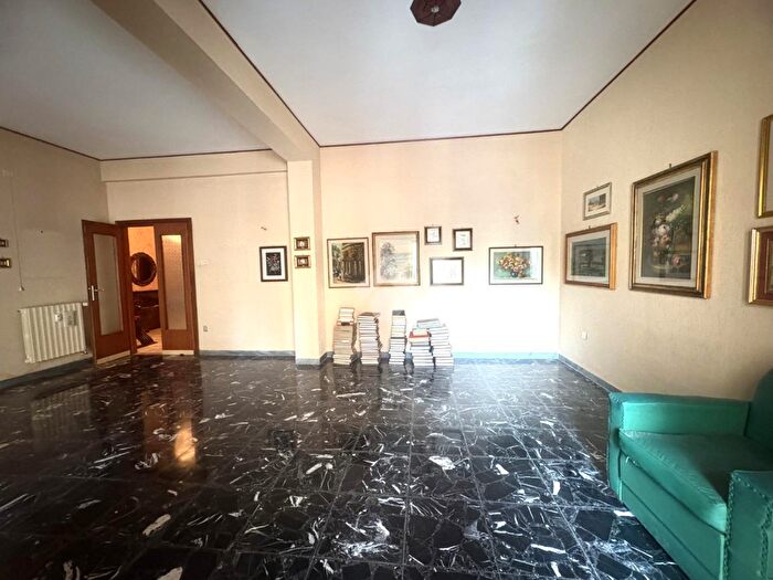 Appartamento con 7 locali in vendita in Via Giuseppe Schipani, Catanzaro