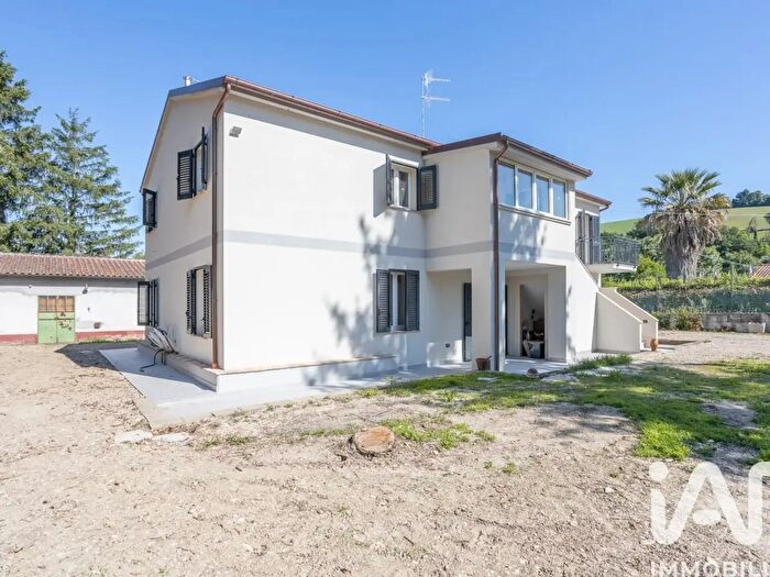 Appartamento con 5 locali in vendita in Frazione Strada Frazione Paterno, Ancona