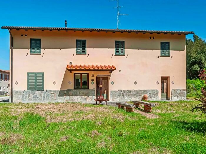 Casa con 9 locali in vendita in San Miniato