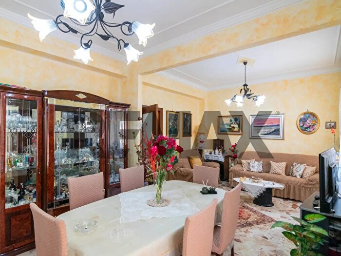 Casa con 10 locali in vendita in Via Guglielmo Oberdan, Motta Sant'Anastasia
