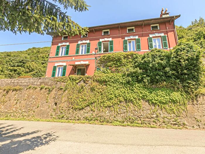 Casa con 10 locali in vendita in Via Monte Carlo, Campomorone