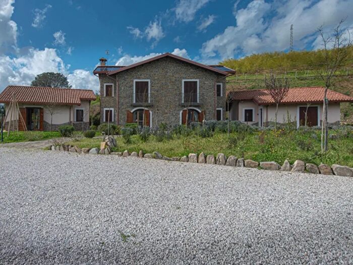 Casa con 10 locali in vendita in Località Isca dellAbate, Perito