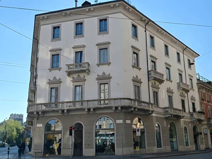 Casa con 6 locali in affitto in Largo Guido Donegani, Turati, Milano