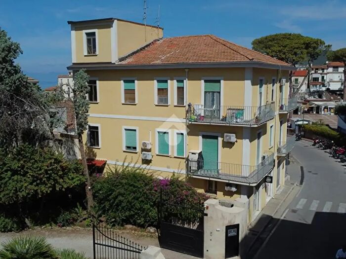 Appartamento trilocale in vendita in Via Senatore Peppino Manente Comunale, Castellabate