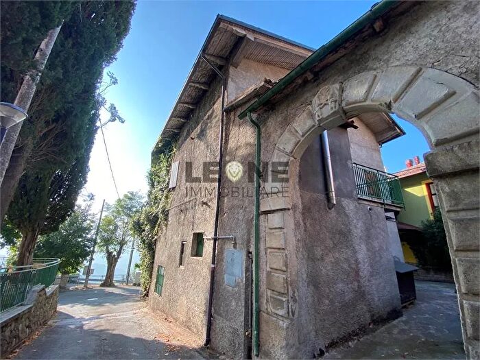 Appartamento con 9 locali in vendita in Montese