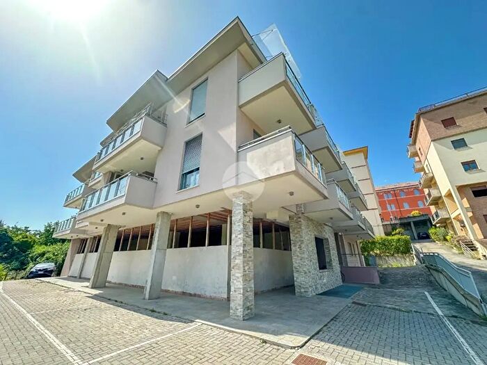 Appartamento quadrilocale in vendita in Circonvallazione Ragusa, Teramo