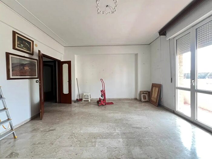 Appartamento con 5 locali in vendita in Livorno