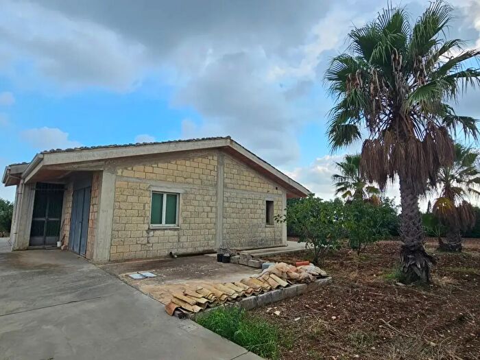 Casa monolocale in vendita in Via Rocciola Torre Cannata Malvagiaa, Modica