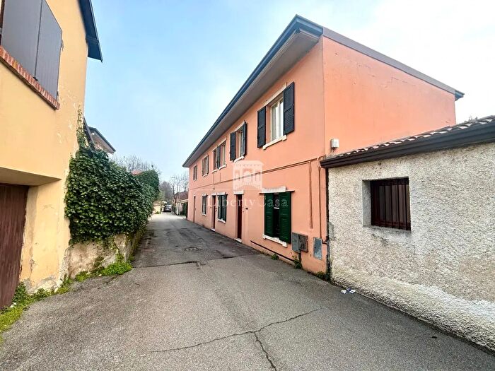 Appartamento trilocale in vendita in Via SantJago, Salo
