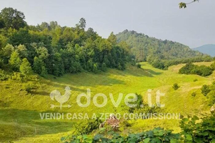 Casa con 6 locali in vendita in Via Salmezza, Nembro