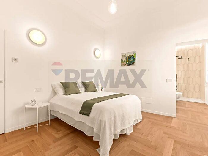 Appartamento trilocale in vendita in Via Nerino, Milano