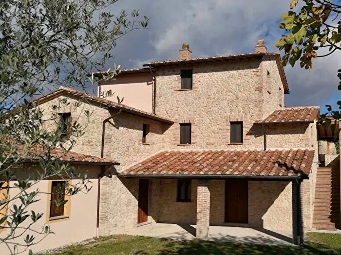Casa con 15 locali in vendita in Via Roma, Avigliano Umbro