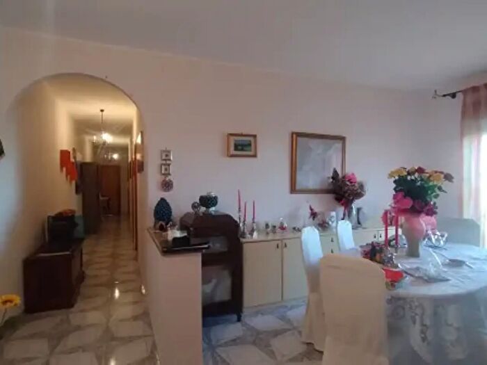 Appartamento trilocale in vendita in Via Vittorio Emanuele Orlando, Fiumefreddo Di Sicilia